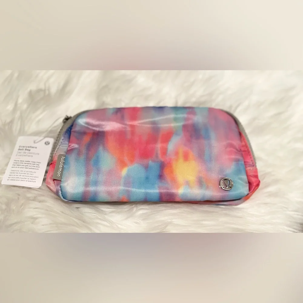 Lululemon Everywhere Belt Bag Prism Wash Print Multi - Picture 1 of 4